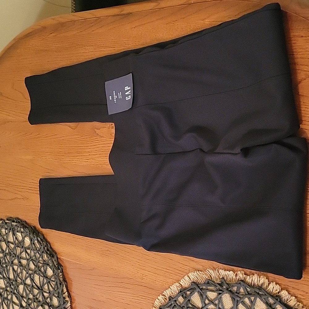 NEW GAP LEGGINGS